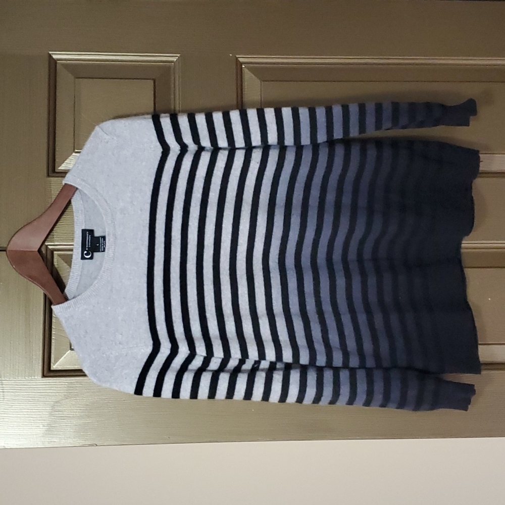 Bloomingdale Cashmere ombre black sweater. Size L